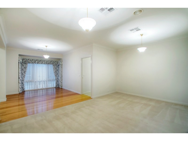 5/64 Gloucester Avenue, Berwick VIC 3806