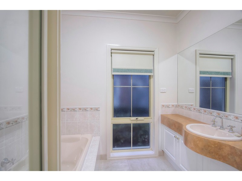 5/64 Gloucester Avenue, Berwick VIC 3806