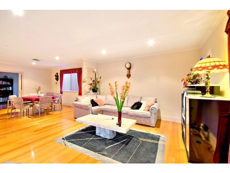 8 Cord Close, Berwick VIC 3806