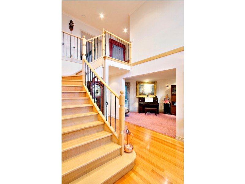 8 Cord Close, Berwick VIC 3806