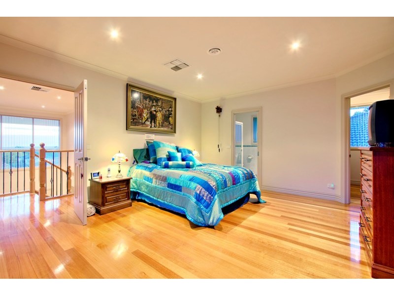 8 Cord Close, Berwick VIC 3806