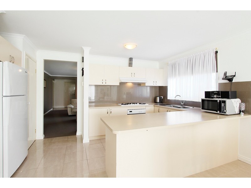 93 Earlsfield Drive, Berwick VIC 3806