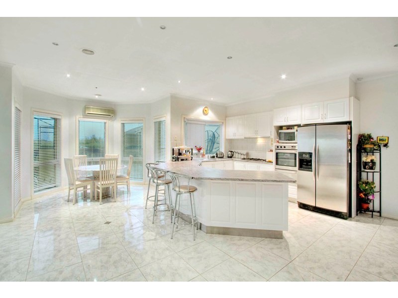 11 Cunneen Crescent, Berwick VIC 3806
