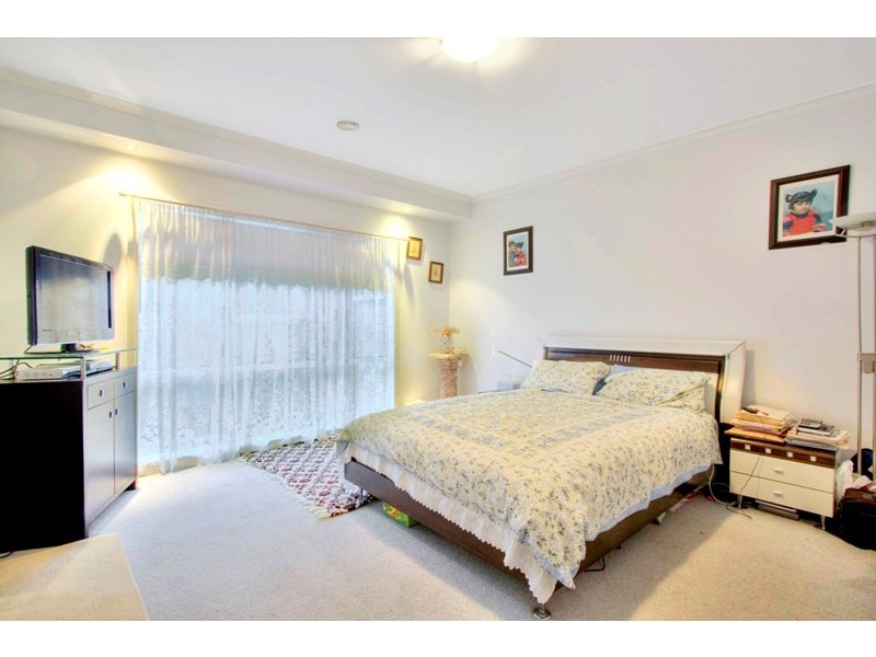 11 Cunneen Crescent, Berwick VIC 3806