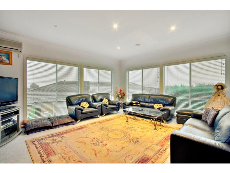 11 Cunneen Crescent, Berwick VIC 3806