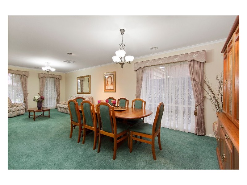 5 Marsh Grove, Berwick VIC 3806