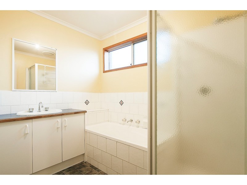 32 Glenn Erin Way, Berwick VIC 3806