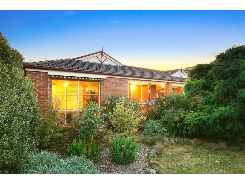 32 Glenn Erin Way, Berwick VIC 3806