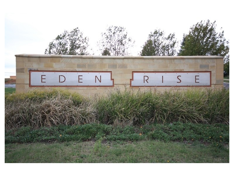 65 Skyline Way, Berwick VIC 3806