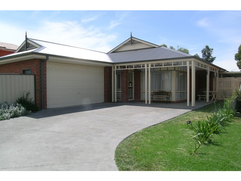 27 Blake Street, Berwick VIC 3806