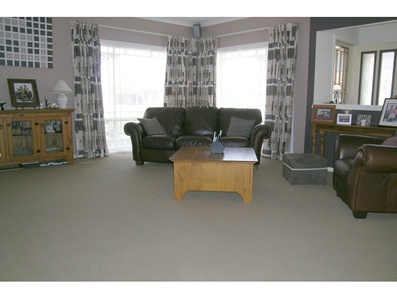 27 Blake Street, Berwick VIC 3806