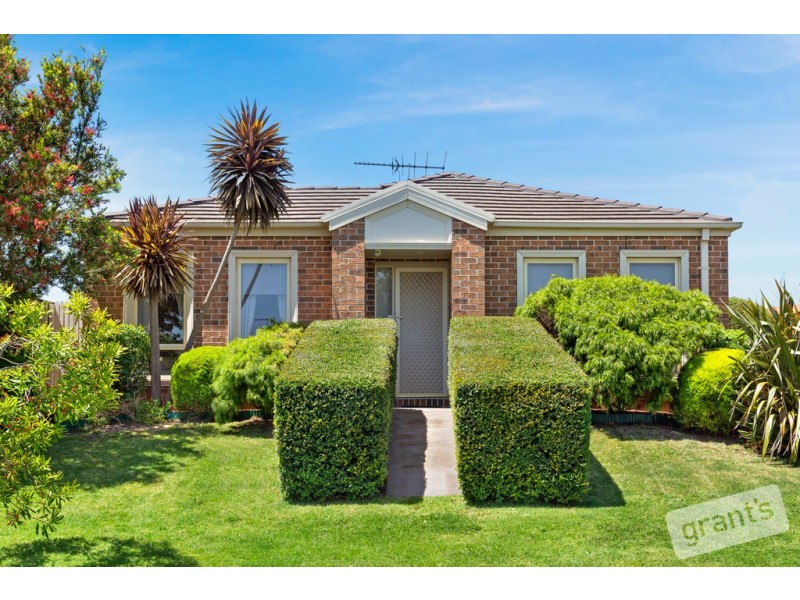 5 Marina Court, Berwick VIC 3806