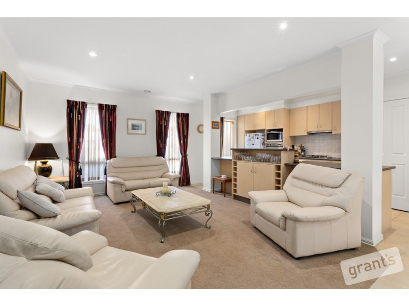5 Marina Court, Berwick VIC 3806