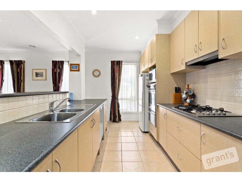 5 Marina Court, Berwick VIC 3806