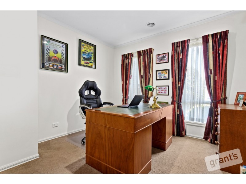 5 Marina Court, Berwick VIC 3806