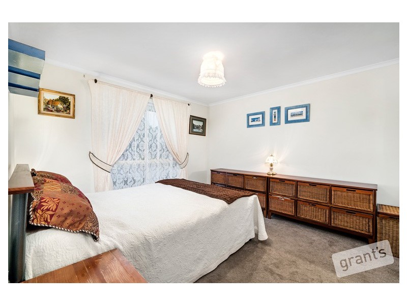 18 Theodore Terrace, Berwick VIC 3806