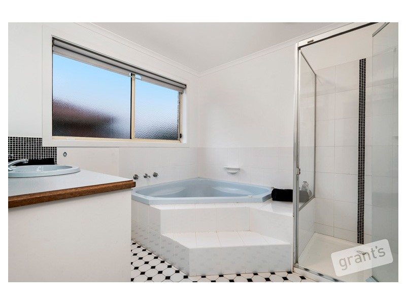 18 Theodore Terrace, Berwick VIC 3806