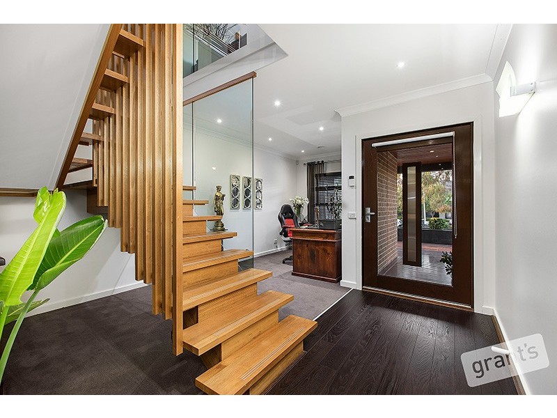 12 Holsteiner Terrace, Clyde North VIC 3978