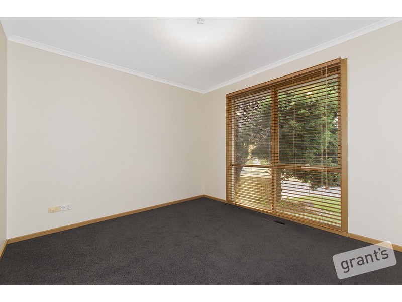 12 Mirrabook Court, Berwick VIC 3806