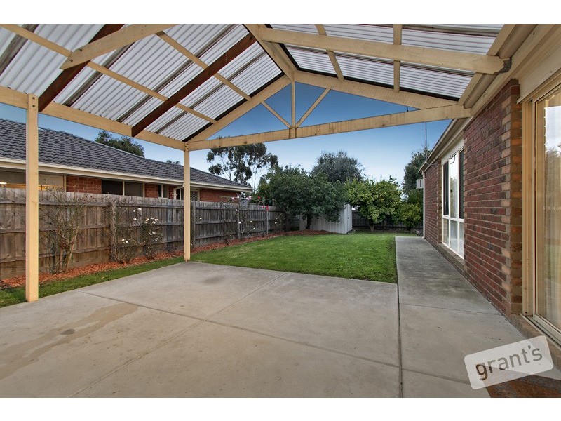 25 Bellevue Drive, Berwick VIC 3806