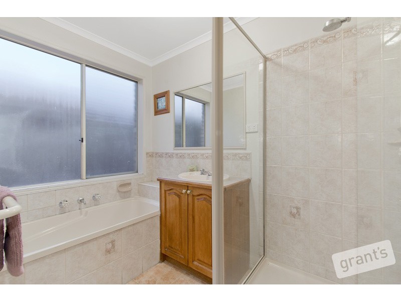 25 Bellevue Drive, Berwick VIC 3806