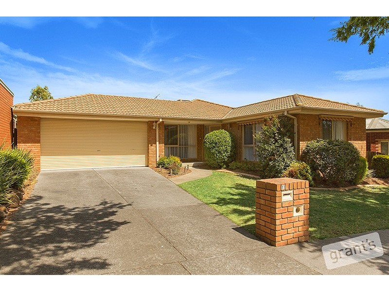 11 Hedgeley Drive, Berwick VIC 3806