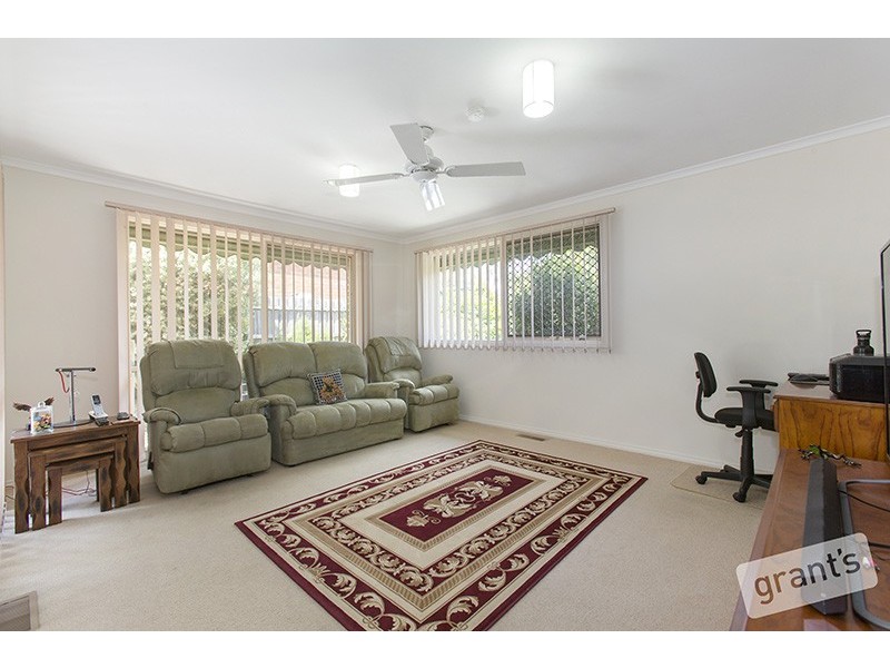 11 Hedgeley Drive, Berwick VIC 3806