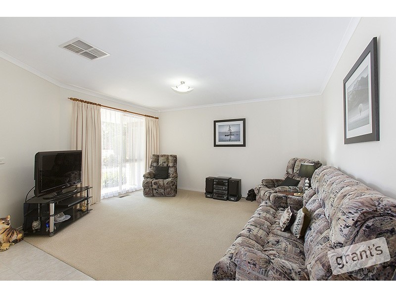 11 Hedgeley Drive, Berwick VIC 3806