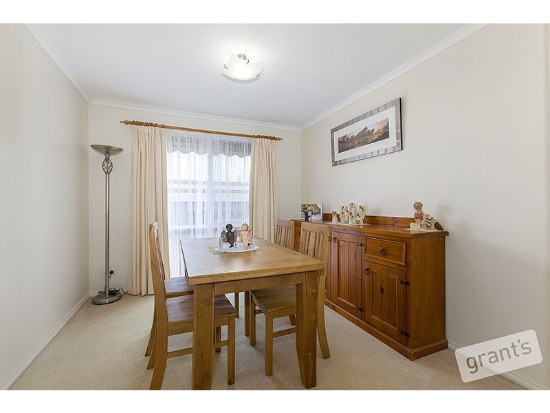 11 Hedgeley Drive, Berwick VIC 3806