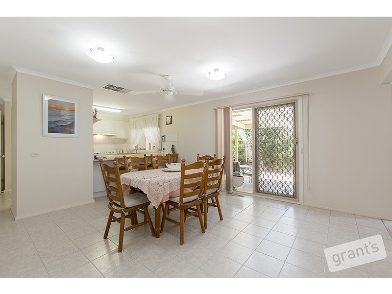 11 Hedgeley Drive, Berwick VIC 3806