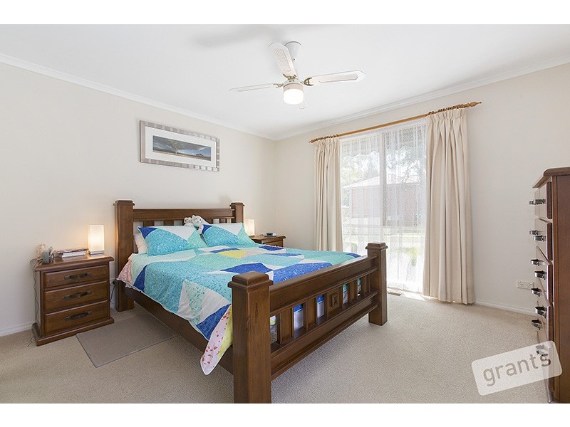 11 Hedgeley Drive, Berwick VIC 3806