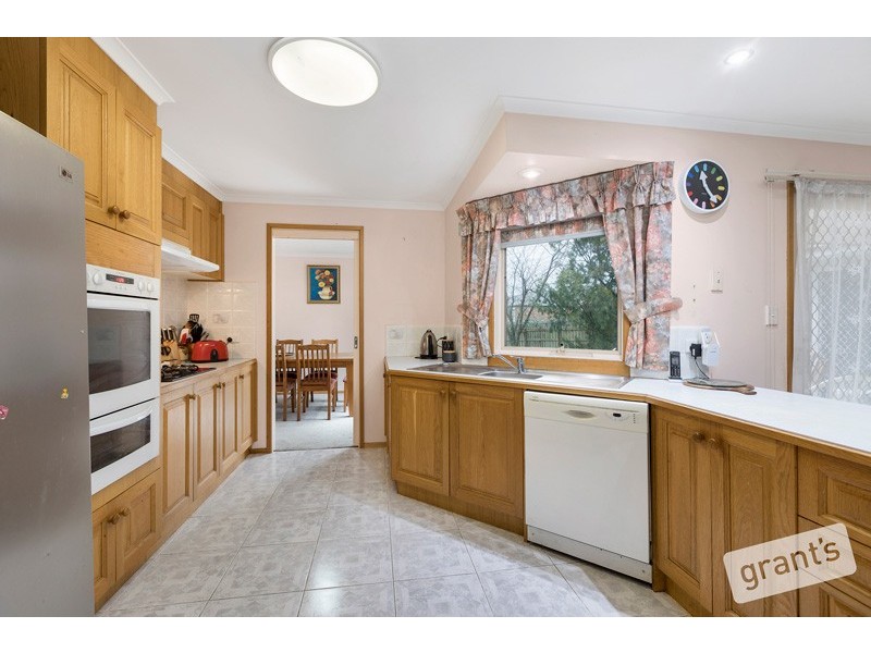 6 Maralee Court, Berwick VIC 3806