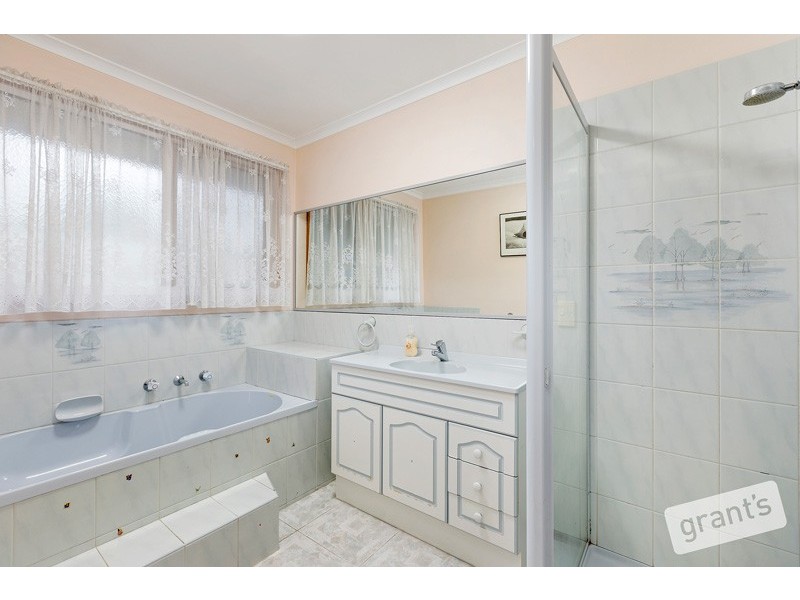 6 Maralee Court, Berwick VIC 3806