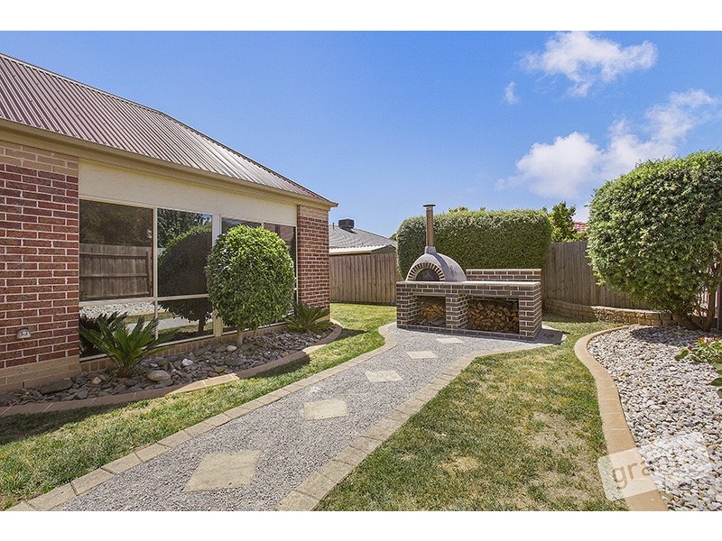 33 McCubbin Way, Berwick VIC 3806