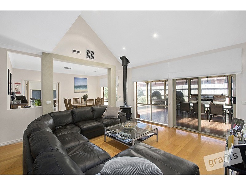 33 McCubbin Way, Berwick VIC 3806