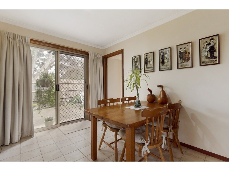 2/6 Watson Gardens, Berwick VIC 3806