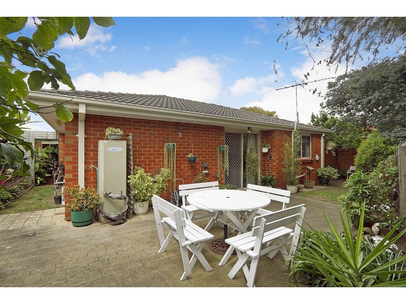 2/6 Watson Gardens, Berwick VIC 3806