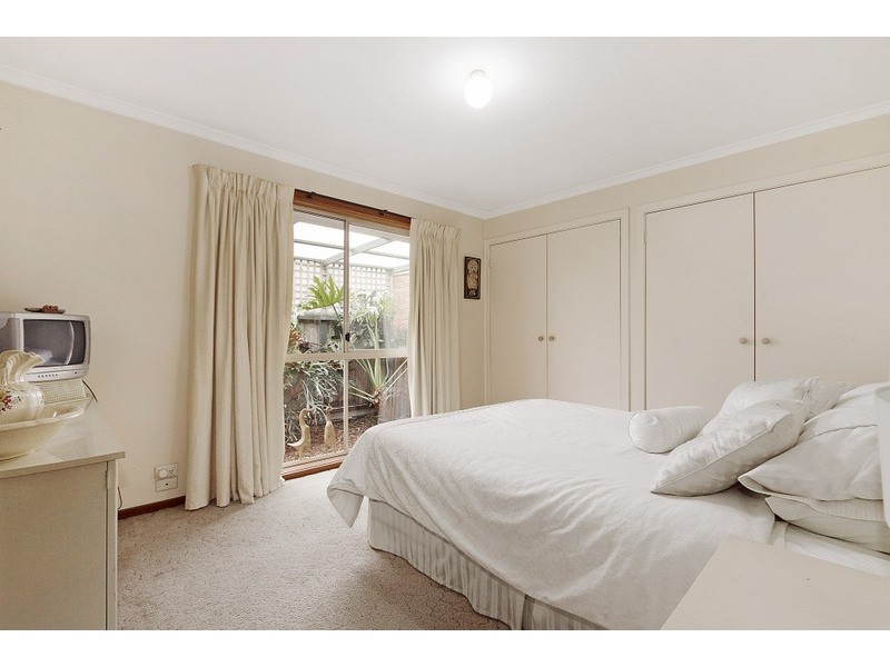 2/6 Watson Gardens, Berwick VIC 3806