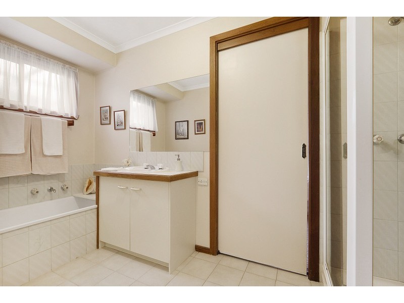 2/6 Watson Gardens, Berwick VIC 3806