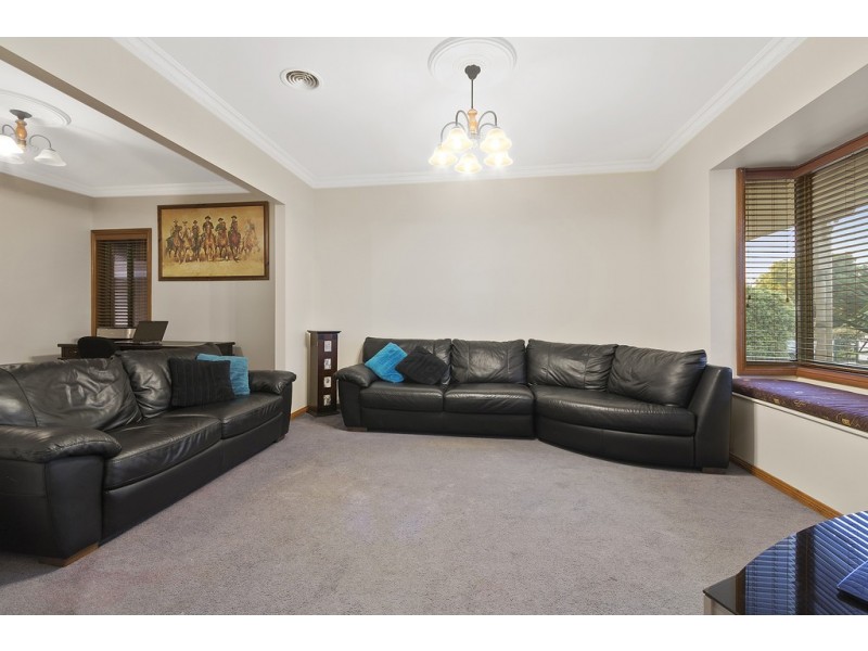 8 Bree Court, Berwick VIC 3806