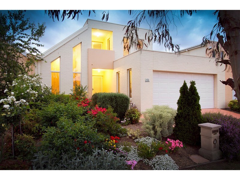 13 Jamieson Way, Berwick VIC 3806