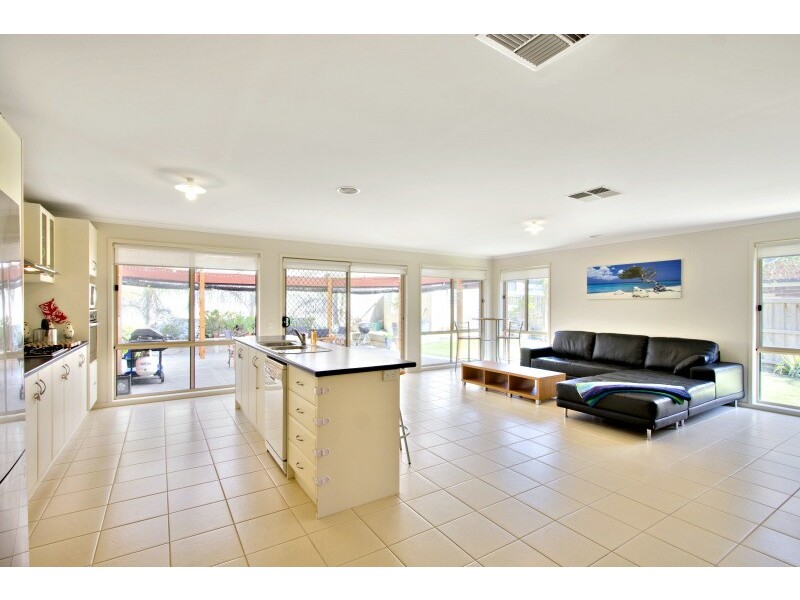 19 Glenview Rise, Berwick VIC 3806