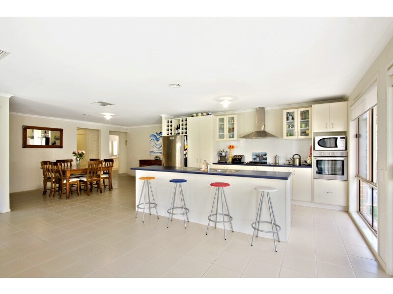 19 Glenview Rise, Berwick VIC 3806