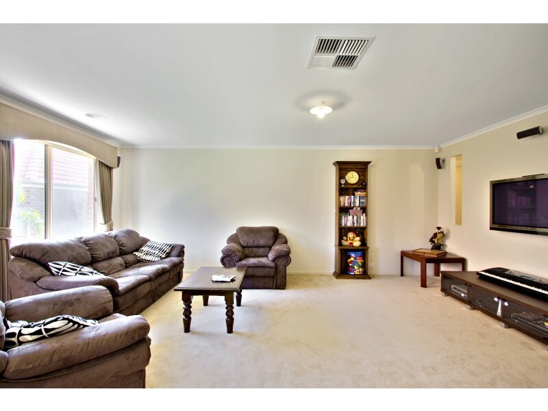 19 Glenview Rise, Berwick VIC 3806