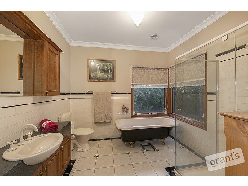 3 Don Collins Way, Berwick VIC 3806