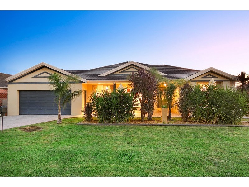 18 Lorikeet Drive, Berwick VIC 3806