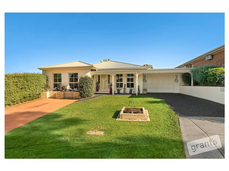 4 Glendale Crescent, Berwick VIC 3806