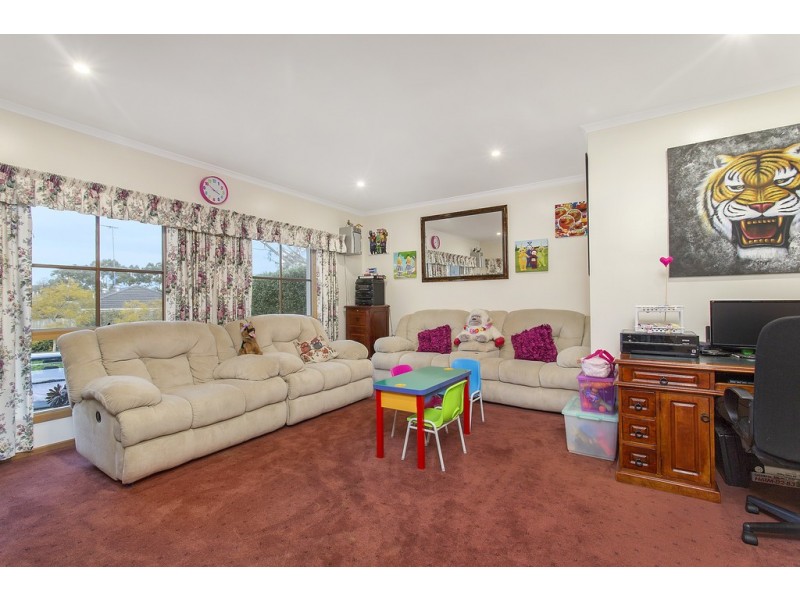 4 Glendale Crescent, Berwick VIC 3806