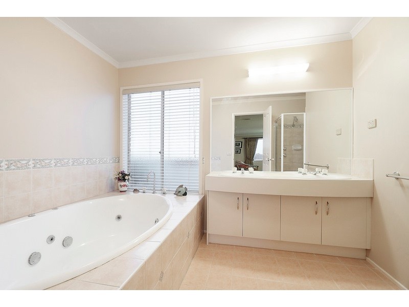 39 Scenic Drive, Beaconsfield VIC 3807
