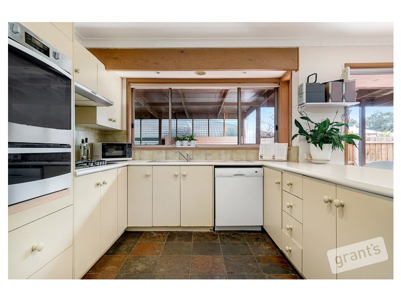 3 Neilian Retreat, Berwick VIC 3806